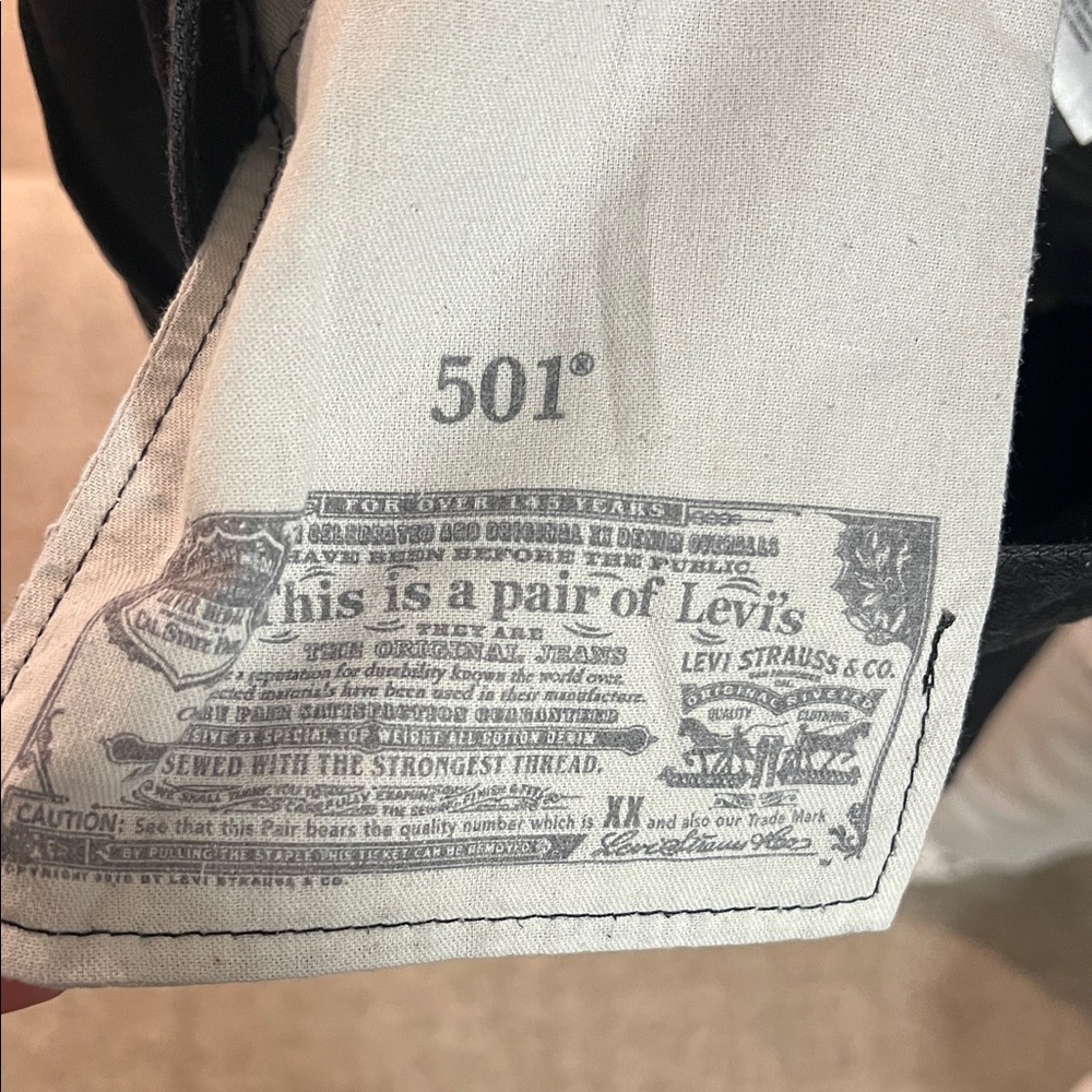 Levi's Men's Dark Denim Shorts Style 501 - Picture 4 of 4